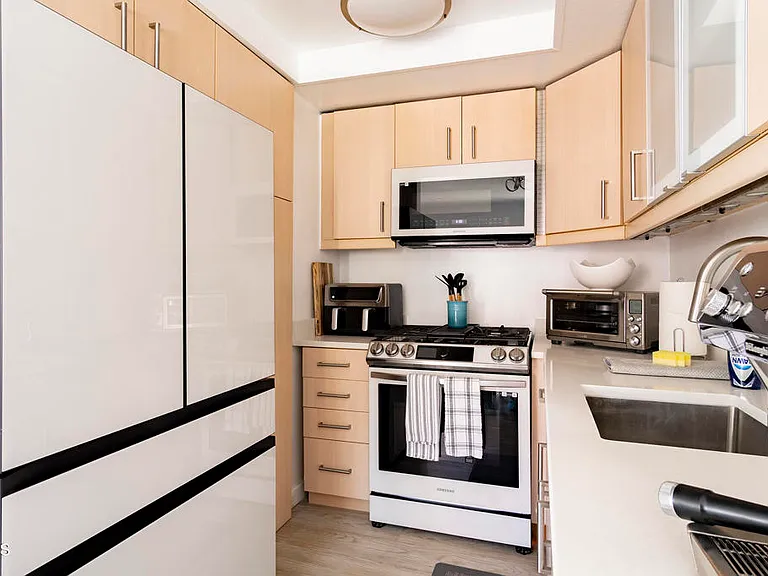 1340 E Hillcrest Dr #6 — Photo 13