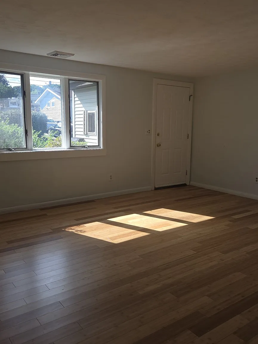 5 bed, 1822 sqft, $4,400 — Photo 4