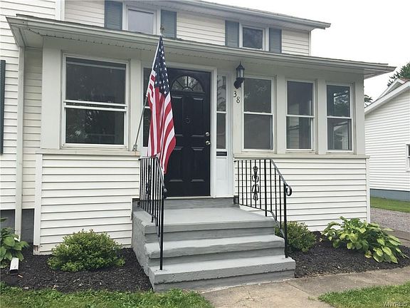 2nd image of 38 Jackson St