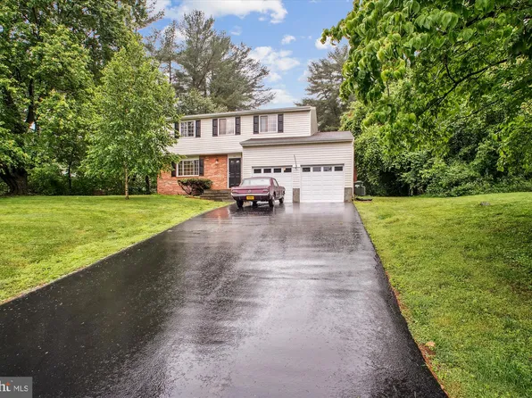 944 War Admiral St, Great Falls, VA 22066