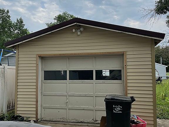 5th image of 934 W Williams St
