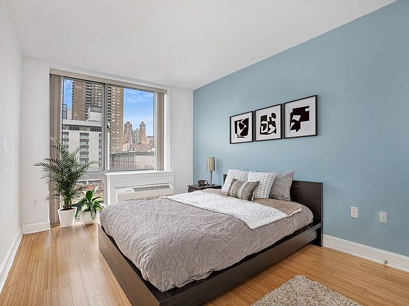 3rd image of 505 W 47th Street 6en #6EN