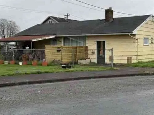 2407 10th St, Tillamook, OR 97141