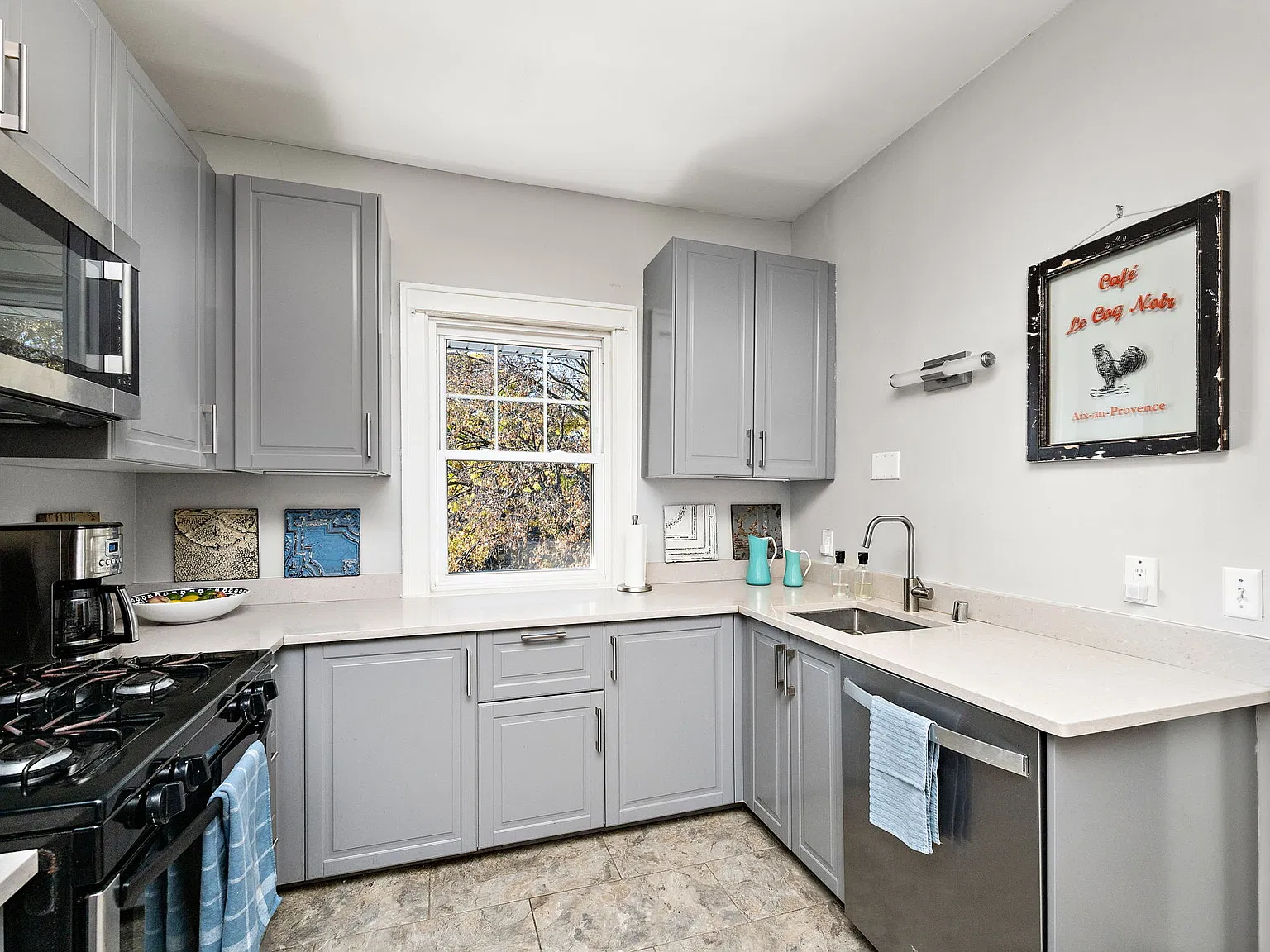 3 bed, 1925 sqft, $2,550 — Photo 2