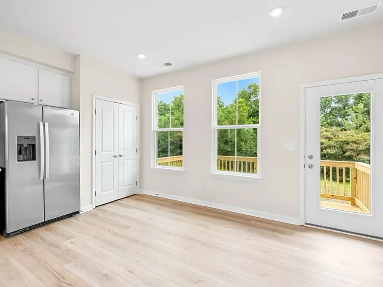 3310 Beeler Ln — Photo 1