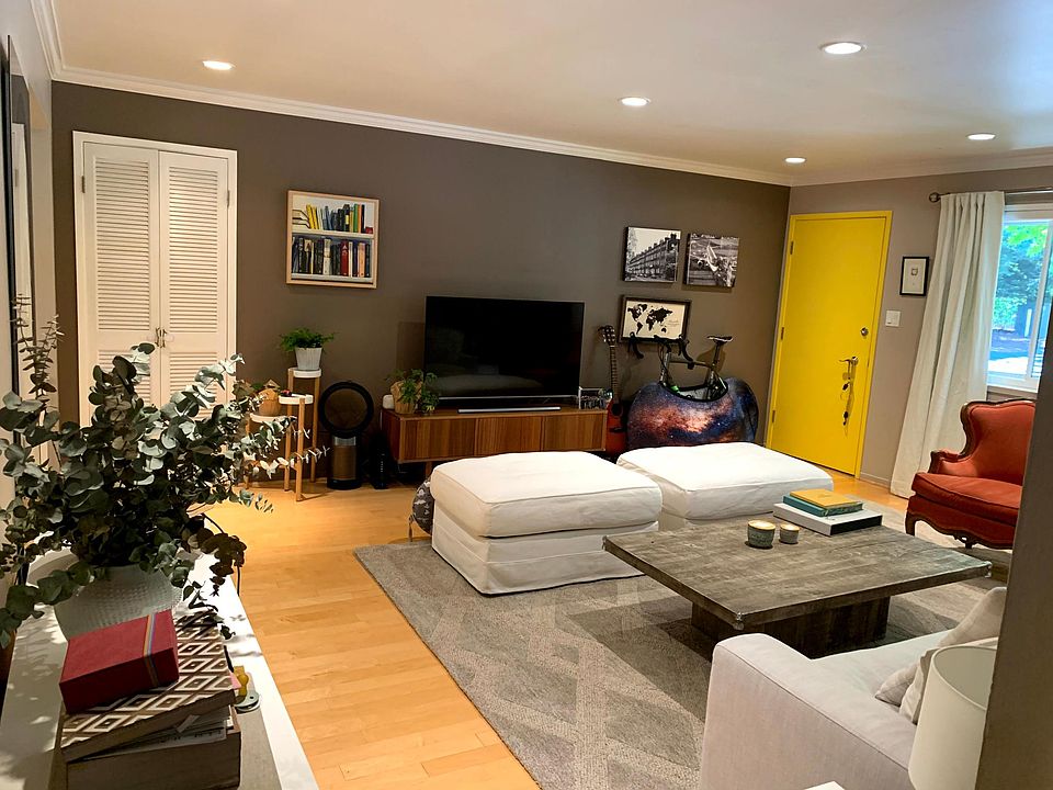 Spacious living room