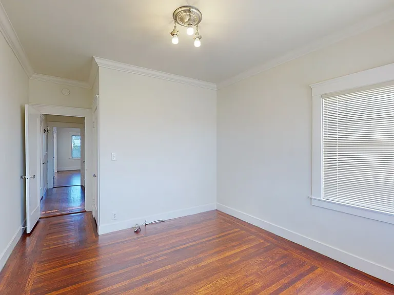 5399 Broadway — Photo 14