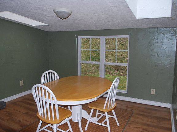 4th image of 215 Hudson St