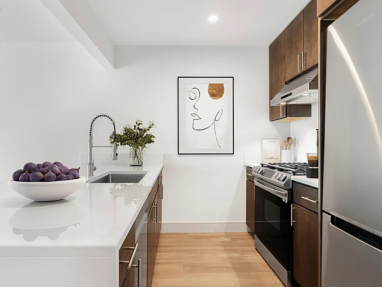 28-15 35th St #6B — Photo 4