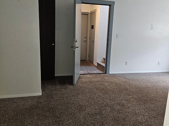 4th image of 614 Montana Ave #3