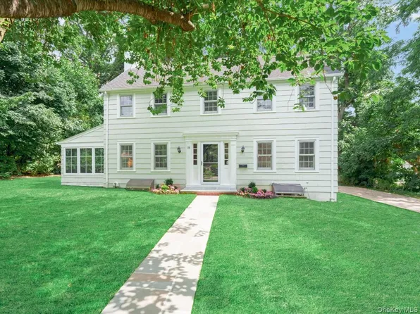 178 Overlook Avenue, Great Neck, NY 11021