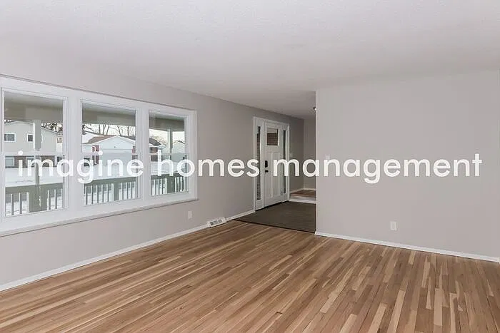 4814 Heatherton Dr — Photo 2