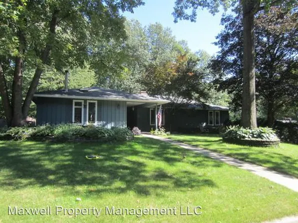 24 Wedgewood Dr, Saratoga Springs, NY 12866