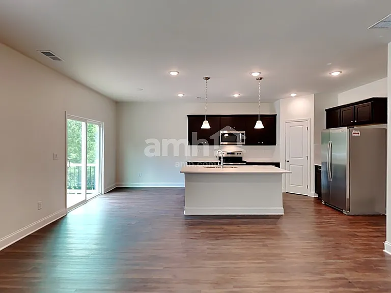 301 Pecan Dr — Photo 4