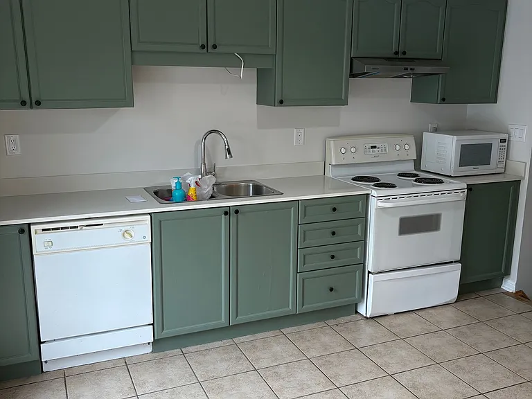 440 Bundy Dr — Photo 2