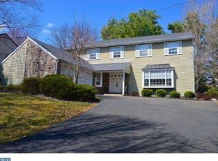 10 Seton Hill Ct, Holland, PA 18966