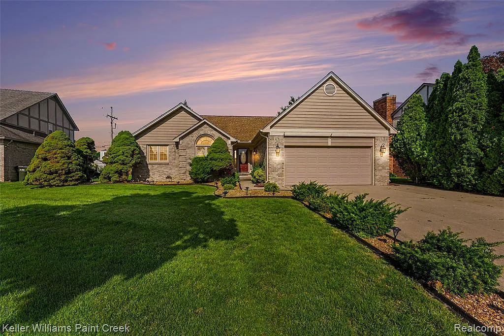 3 bed, 2.5 bath, 3400 sqft, $3,000 — Photo 1