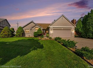 34335 Heartsworth Ln, Sterling Heights, MI 48312