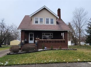 5254 Thomas St, Maple Heights, OH 44137