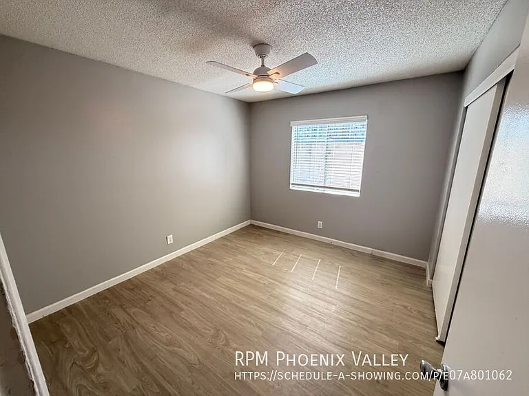 Glendale Groves — Photo 14