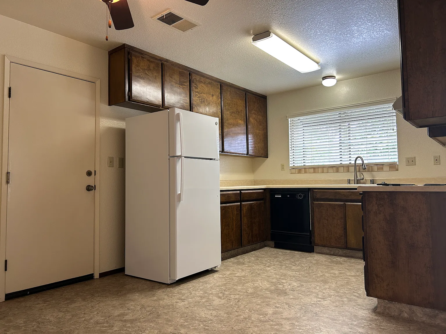 2bd 1ba Tracy Rental — Photo 4