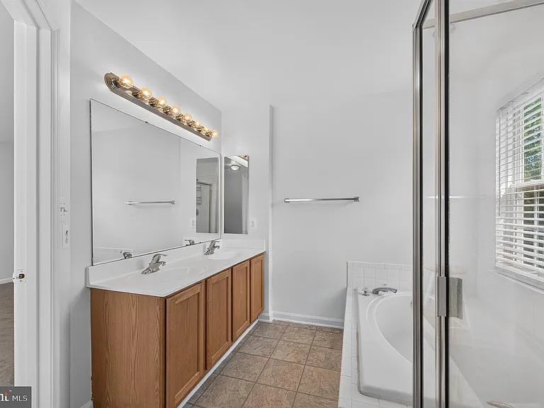 15044 Gaffney Cir — Photo 25