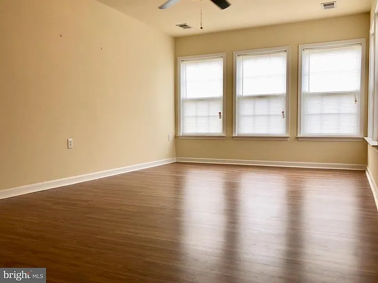 115 Eldon Dr — Photo 9
