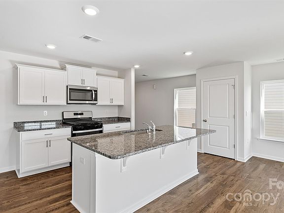 4th image of 64 Lillian Ln