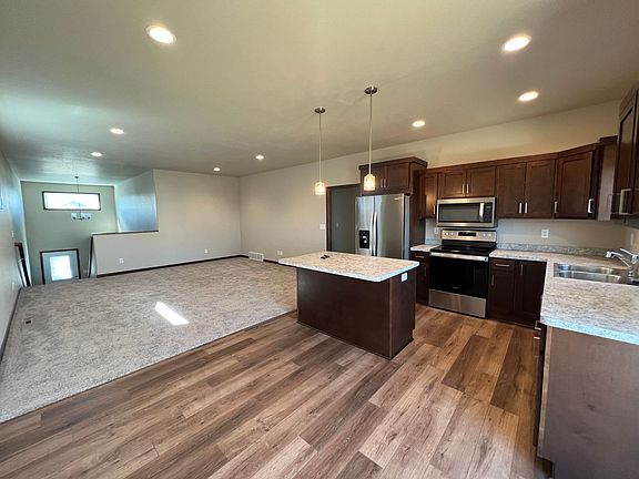 3rd image of 750 Prairie Ave