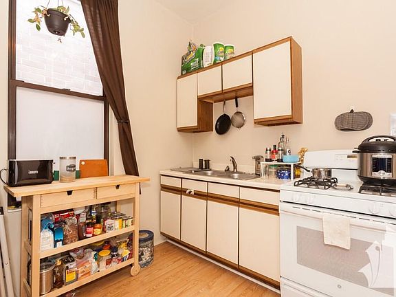 3rd image of 1037 N Honore St #2R