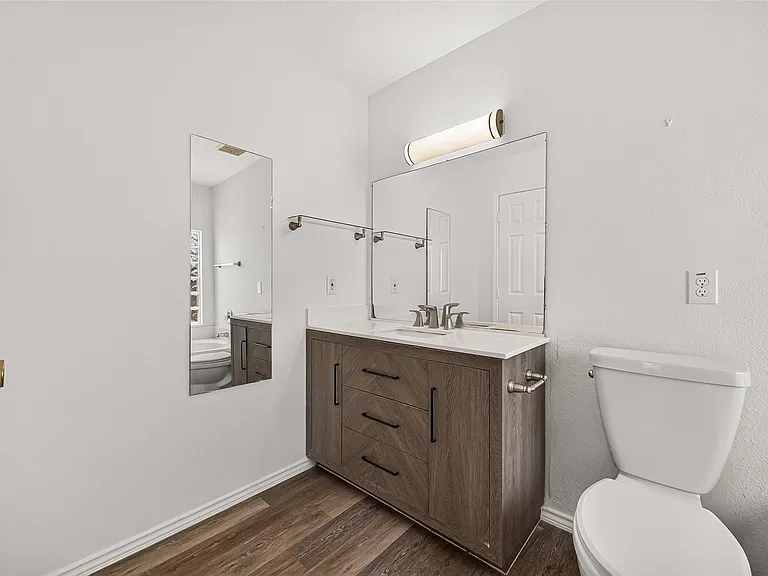 6807 Lauderwick Ct — Photo 35