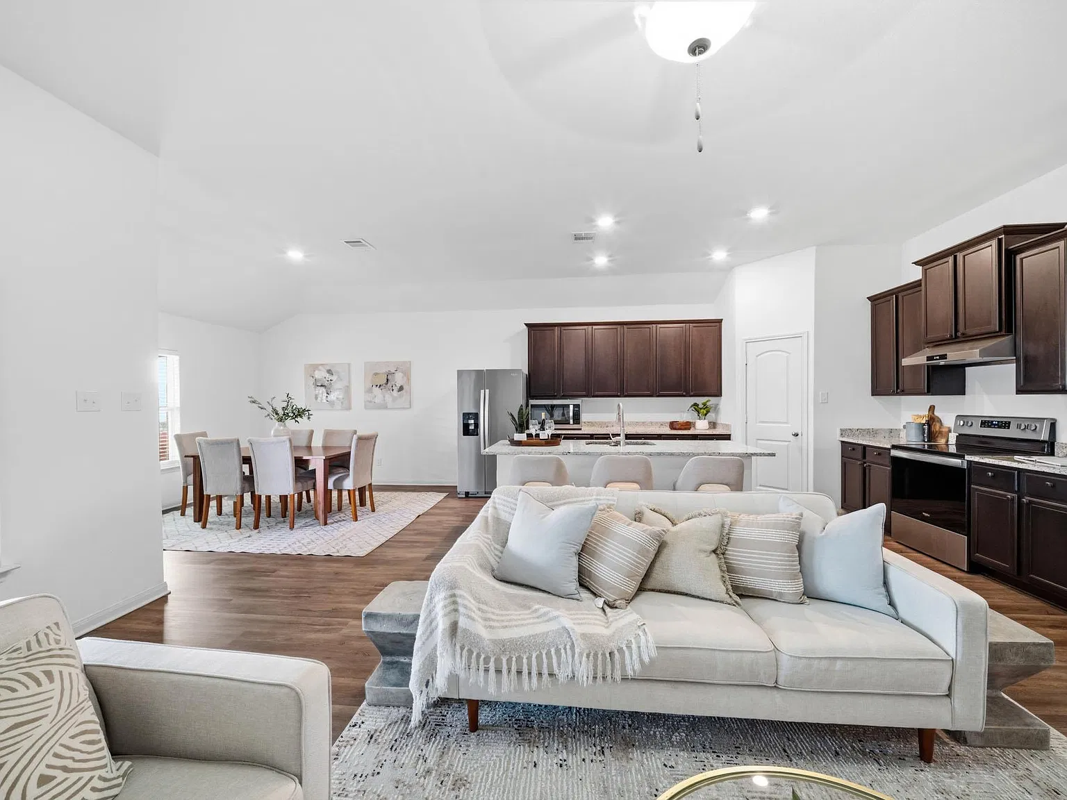 4 bed, 2.0 bath, 1920 sqft, $2,000 — Photo 4