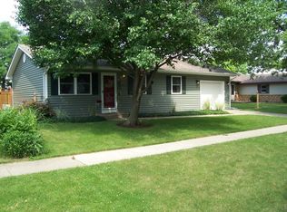 2410 Chestnut Ln, Morris, IL 60450