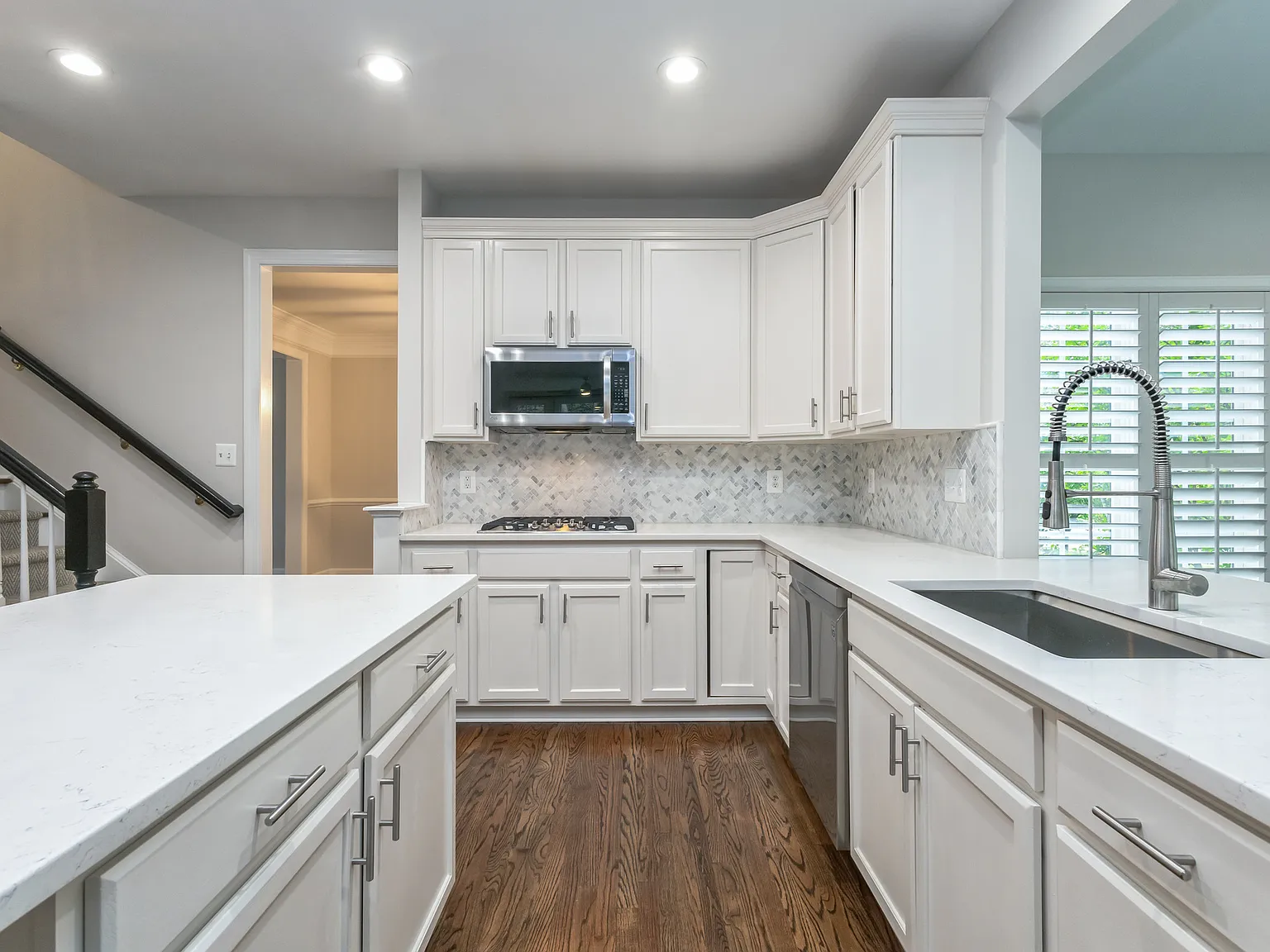 4 bed, 4006 sqft, $4,500 — Photo 4