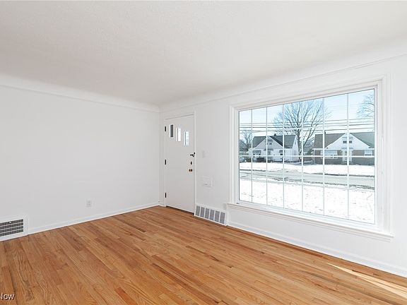 5th image of 511 E 288th St