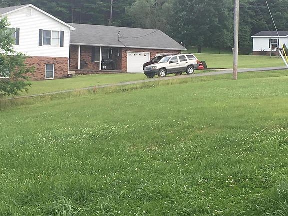 5th image of 115 Karen St