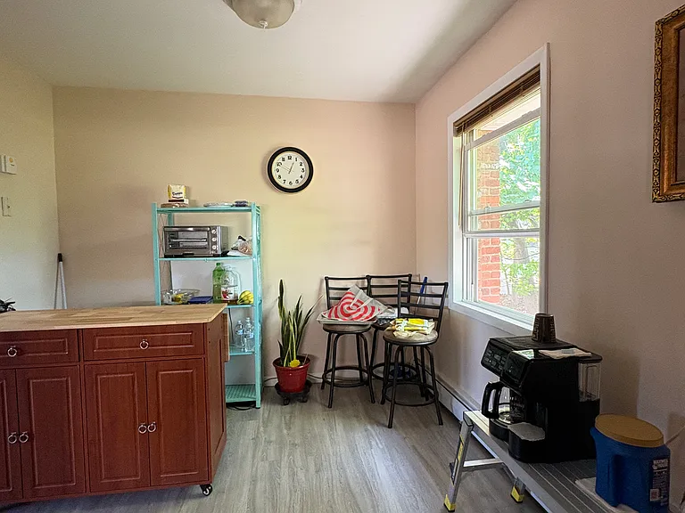 Carey Avenue Apartments — Photo 11