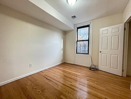 4th image of 187 Montrose Ave #2R