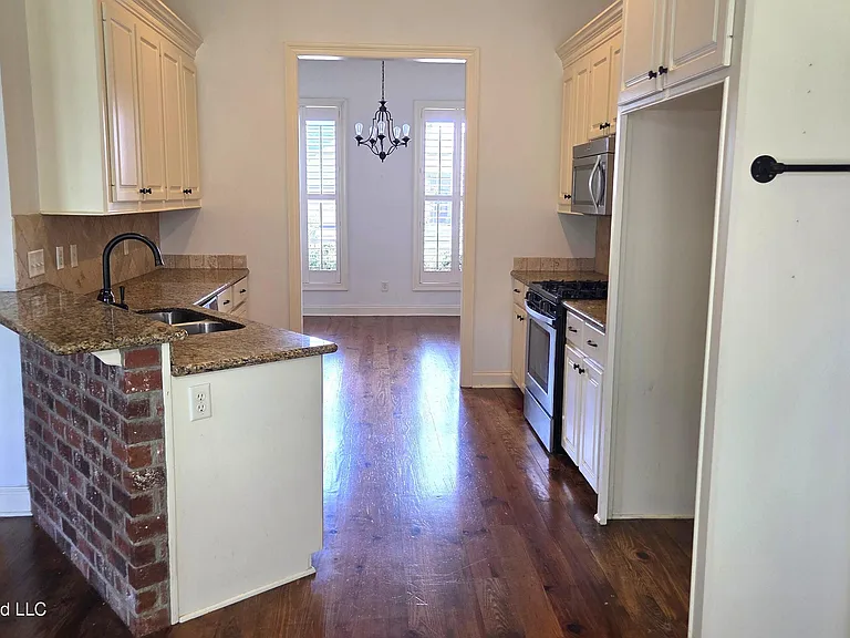 102 Oak Meadow Ct — Photo 6