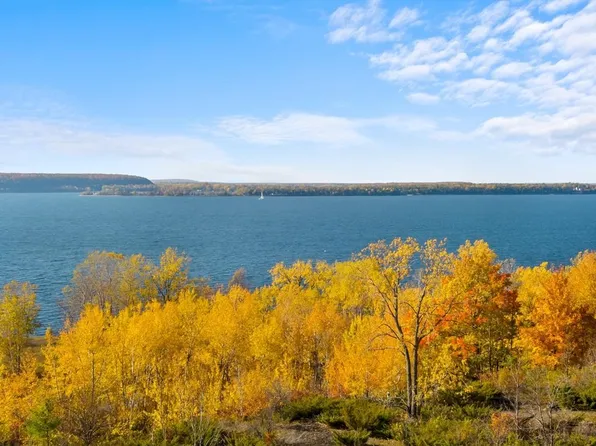 4882 Bay Shore Dr #2, Sturgeon Bay, WI 54235