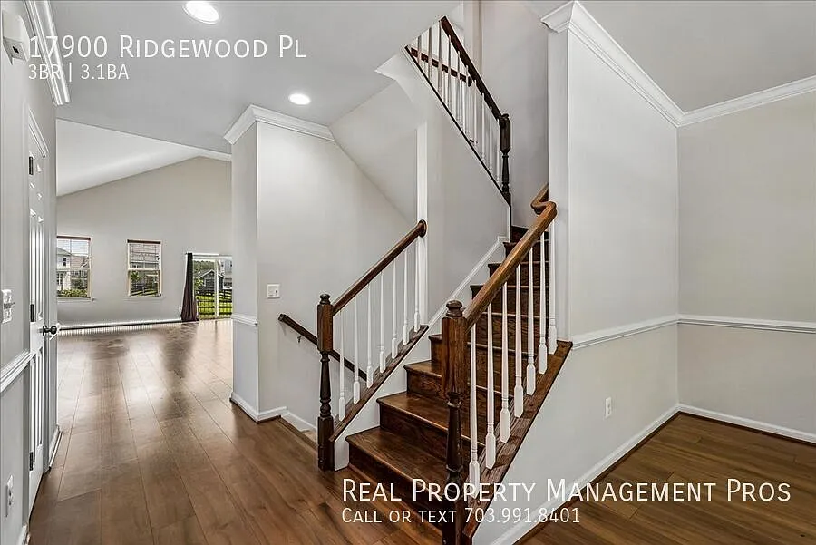 Welcome to this beautiful home in the desirable Bluffs at Sleeter Lake! — Photo 4