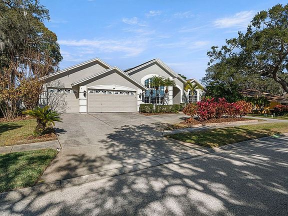 4th image of 979 Ridgewood Ter