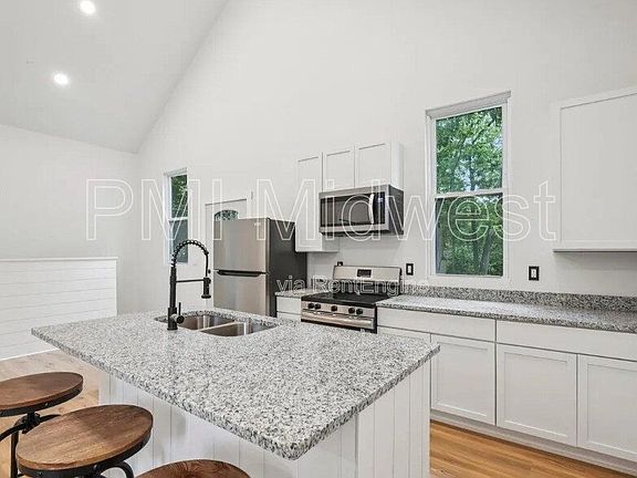 4th image of 941 King Ave
