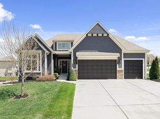 933 SW Argyl St, Lees Summit, MO 64081