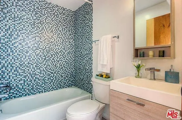 5303 Satsuma Ave #107 — Photo 9