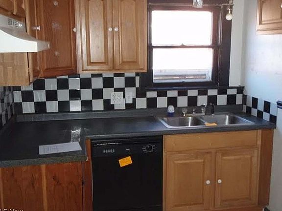 4th image of 880 E Boston Ave