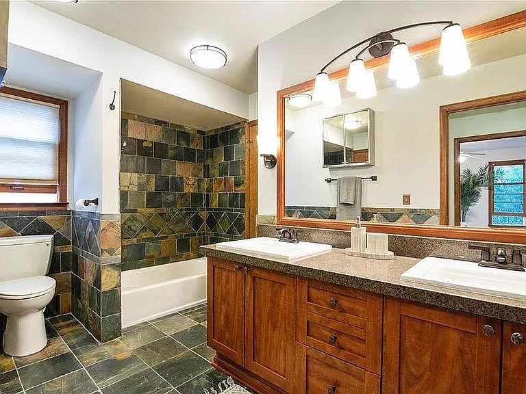 2283 Shenandoah Ave NE — Photo 13