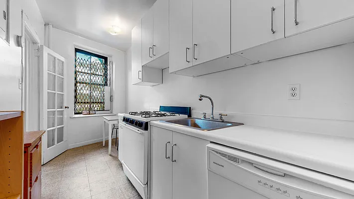 Rented by Bizzarro Agency | media 10