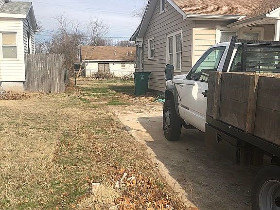 2nd image of 513 SW 48th St