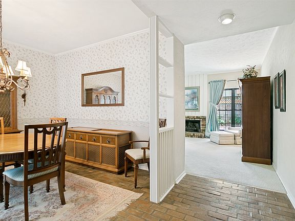 5th image of 2022 Brookside Dr